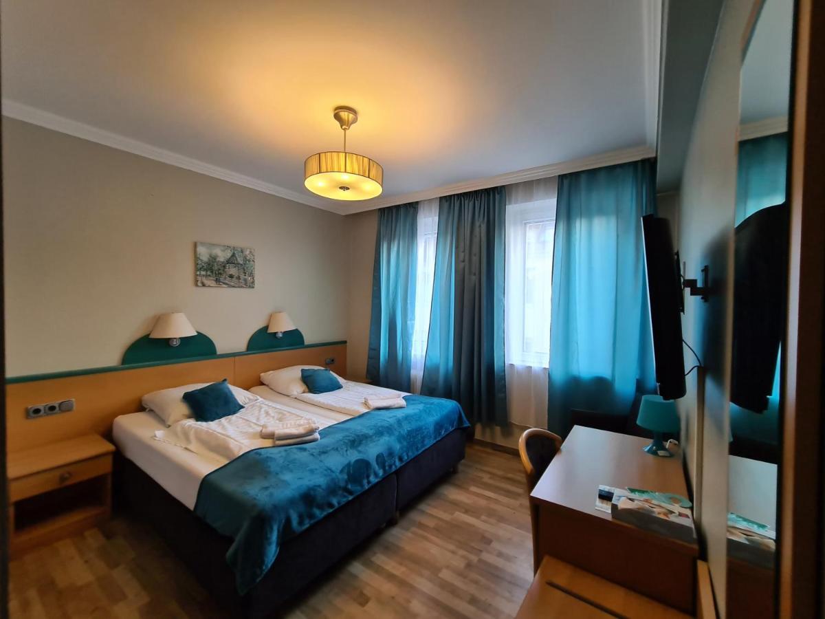 Cara Hotel